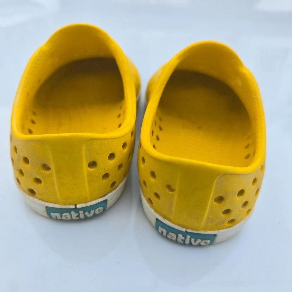 Native Shoes,‎ Jefferson Child, Kids Lightweight Sneaker, Crayon Yellow C6